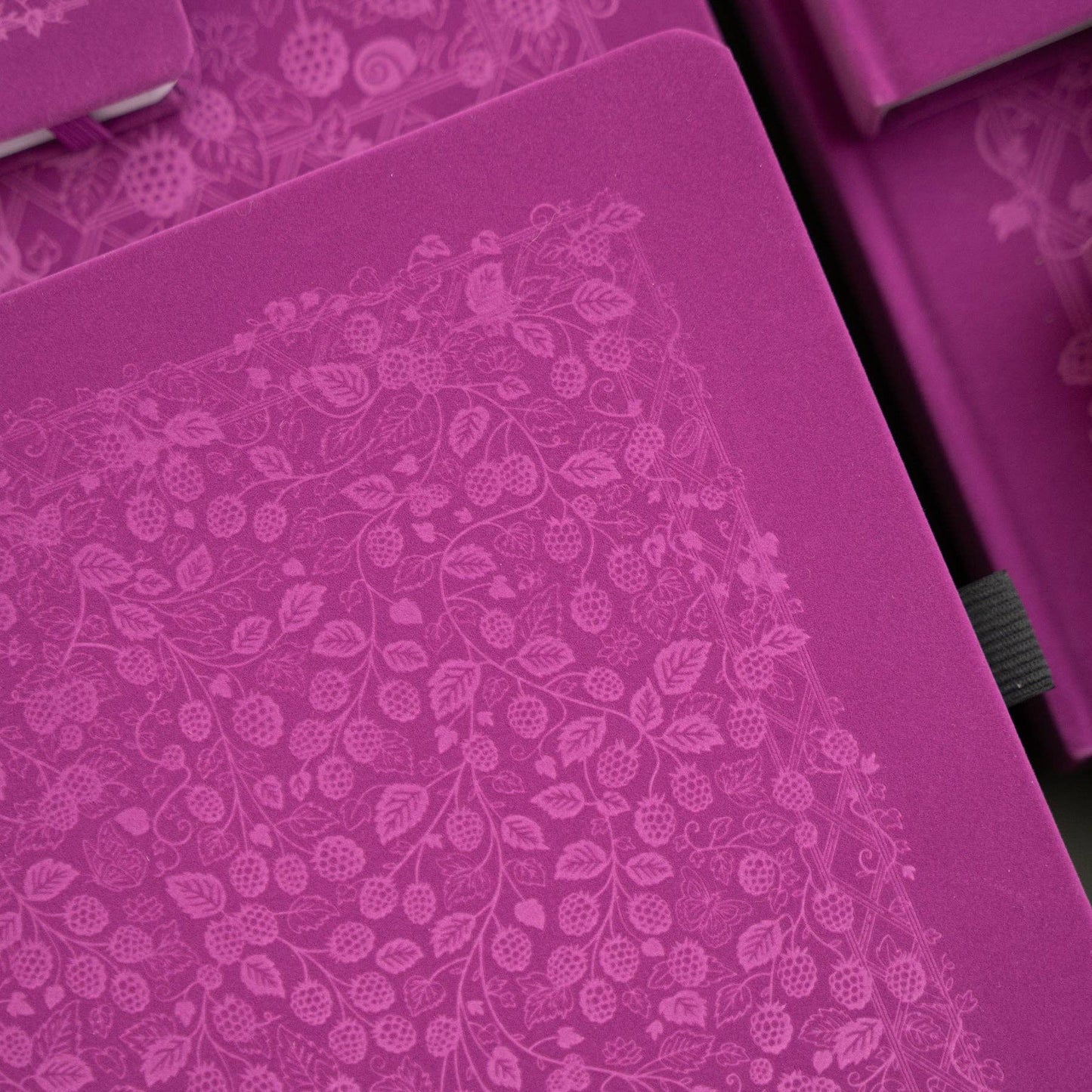 Archee & Olive Berries & Vines | Notebook: Dot Grid / A5: 192 Pages