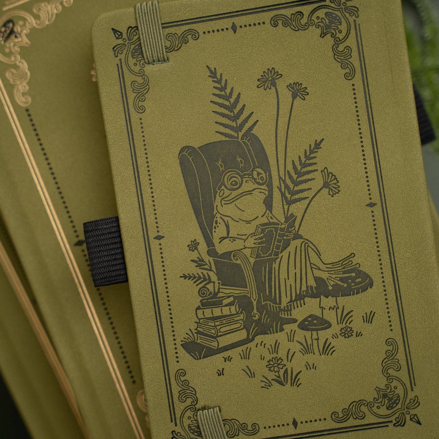 Archer & Olive Literary Frog | Notebook: Dot Grid / B5: 160 Pages