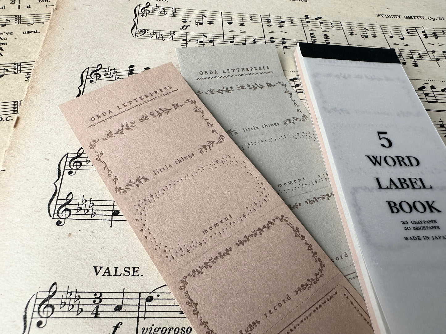 Oeda Letterpress 5 Word Label Book - Gray & Beige