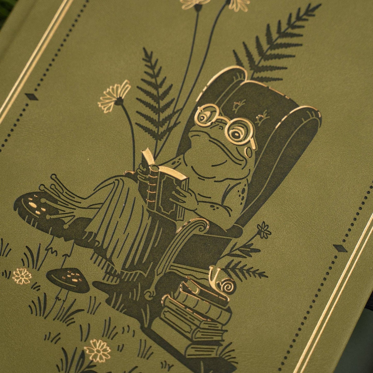 Archer & Olive Literary Frog | Notebook: Dot Grid / B5: 160 Pages